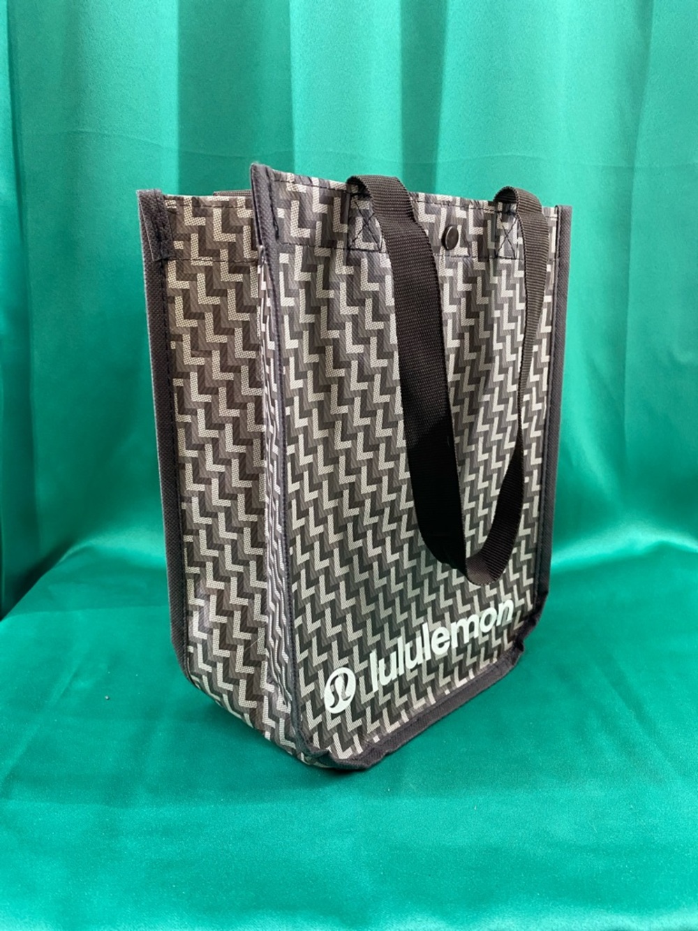 LULULEMON HOLIDAY EDITION 2025 Chic Brown/Gray/Tan Reusable Lunch Size Tote